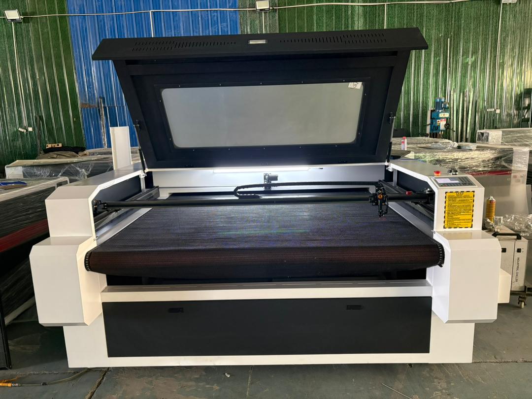 C02 LASSER CRAFTING ENGRAVING AND CUTTING MACHINE - image